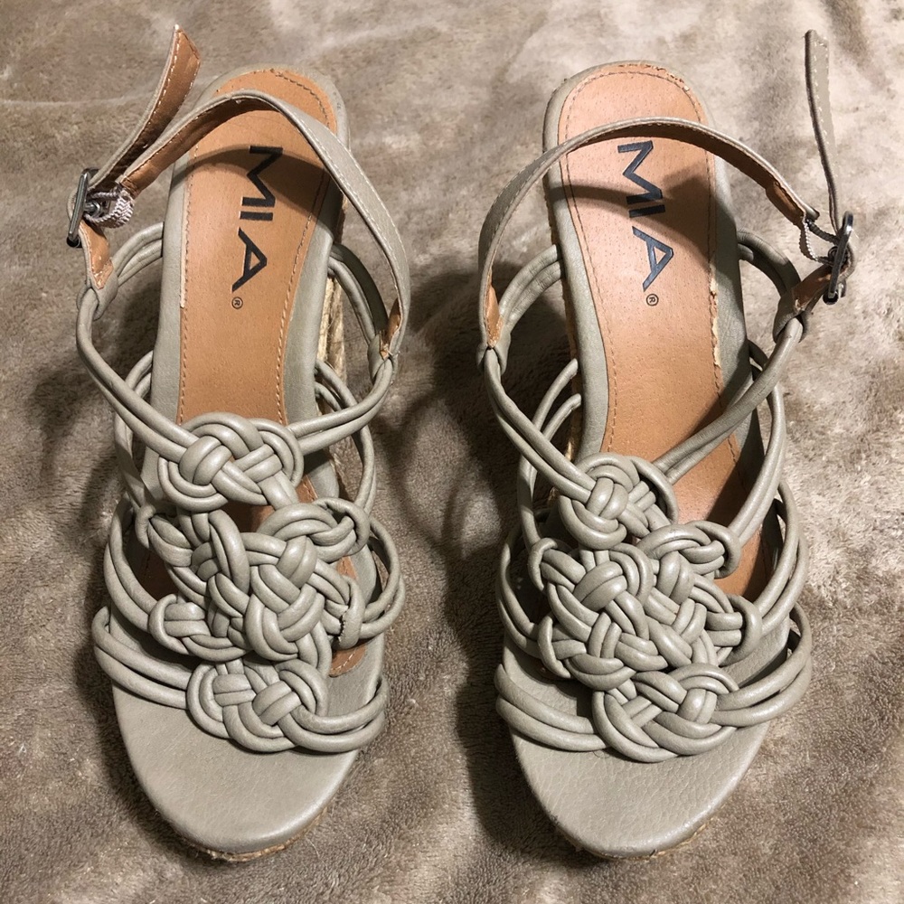 Mia wedges